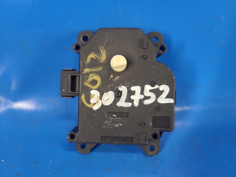 Запчасть моторчик заслонки печки TOYOTA CAMRY 40 06-11 2010 2.5 2ARFE 87106-07140 Б/У Моторчик заслонки печки TOYOTA CAMRY 40 06-11 2010 2.5 2ARFE 87106-07140 Б/У