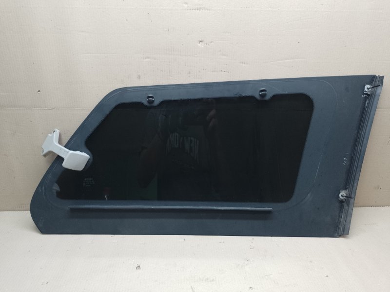 Стекло в кузов заднее левое SIENNA 11-16 2012 3.5 2GR-FE Стекло в кузов заднее левое SIENNA 11-16 2012 3.5 2GR-FE