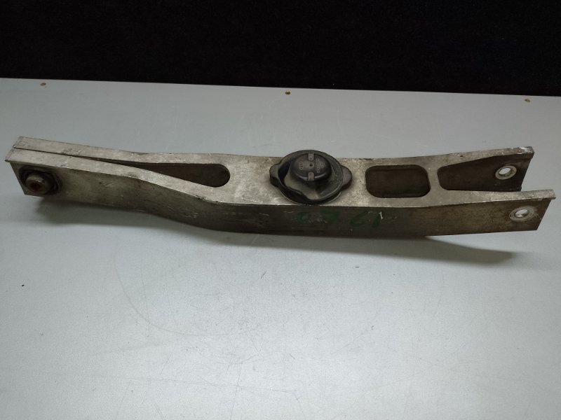 Запчасть рычаг задней подвески поперечный нижний SUZUKI KIZASHI 09-14 2011 J24B 46350-57L00 Б/У Рычаг задней подвески поперечный нижний SUZUKI KIZASHI 09-14 2011 J24B 46350-57L00 Б/У