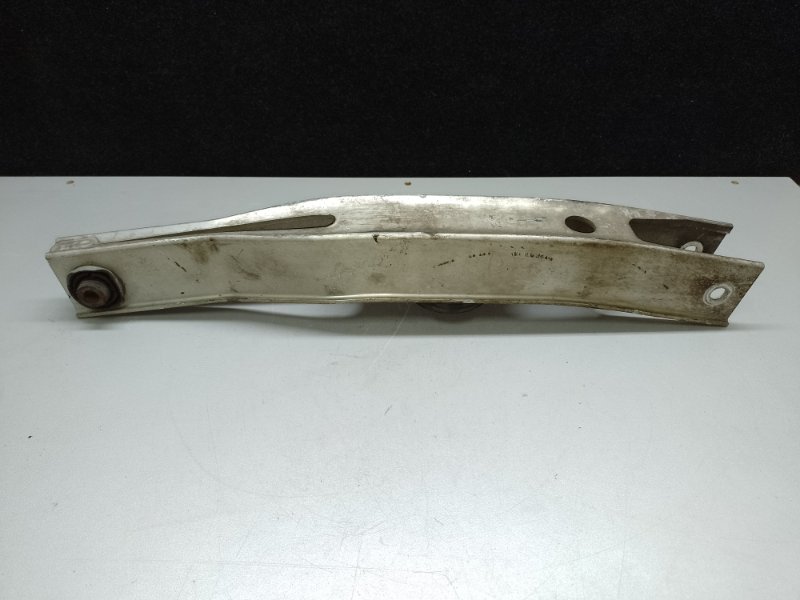 Рычаг задней подвески поперечный нижний KIZASHI 09-14 2011 J24B Рычаг задней подвески поперечный нижний KIZASHI 09-14 2011 J24B