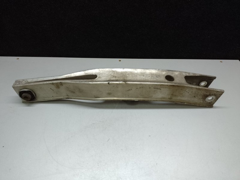 Рычаг задней подвески поперечный нижний SUZUKI KIZASHI 09-14 2011 J24B 46350-57L00 Б/У