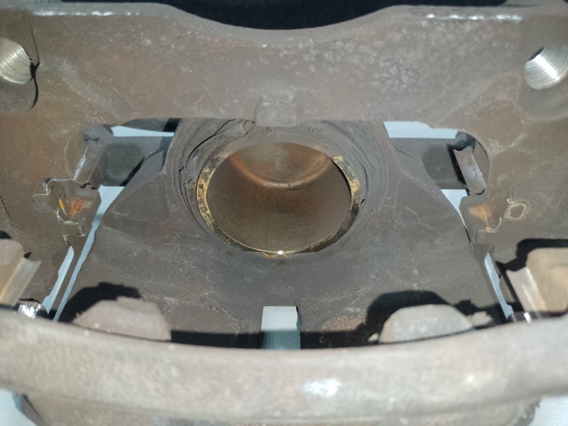 Суппорт тормозной передний левый SUZUKI KIZASHI 09-14 J24B Суппорт тормозной передний левый SUZUKI KIZASHI 09-14 J24B