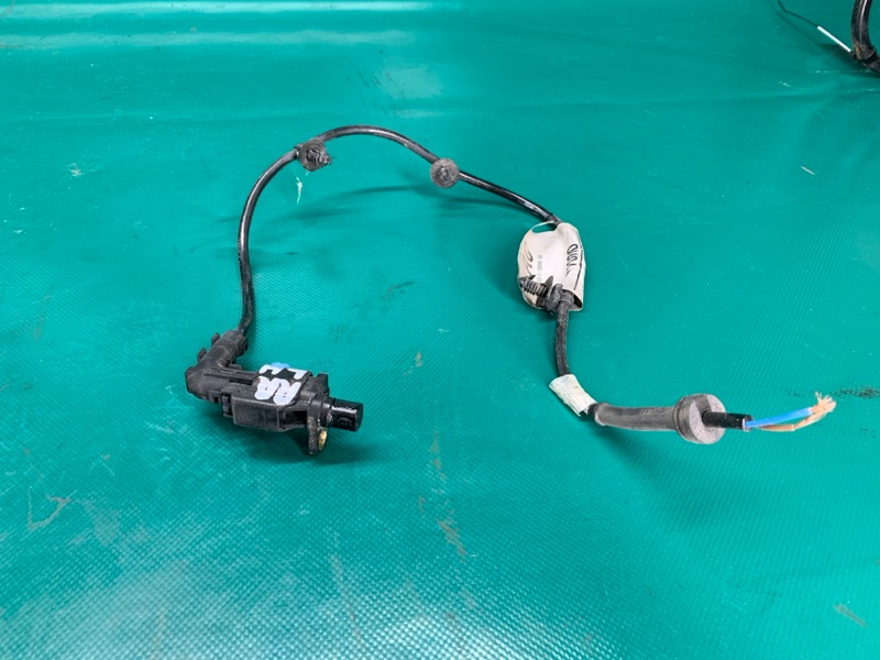 Датчик ABS задний левый FORD FOCUS 10-18 2017 2.0 HV6Z-2C190-A Б/У