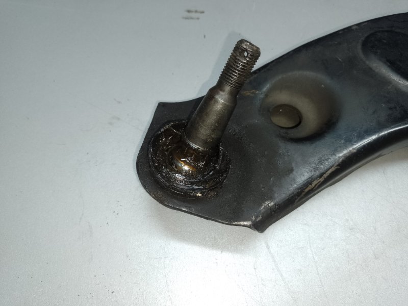 Рычаг передней подвески нижний левый SUZUKI KIZASHI 09-14 J24B