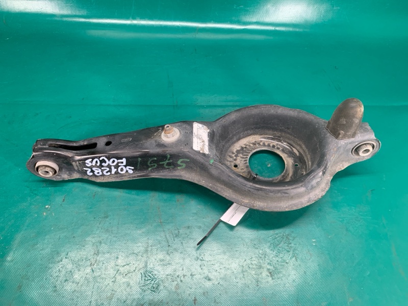 Запчасть рычаг задней подвески поперечный нижний задний FORD FOCUS 10-18 2017 2.0 BV6Z-5500-C Б/У Рычаг задней подвески поперечный нижний задний FORD FOCUS 10-18 2017 2.0 BV6Z-5500-C Б/У