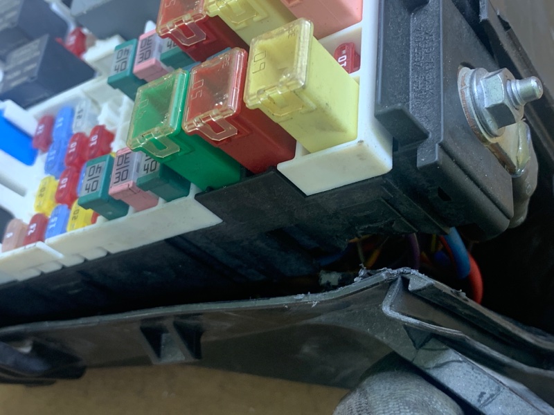 Блок предохранителей моторный отсек ECOSPORT 18-22 2021 1.0 L EcoBoost (Fox) turbo