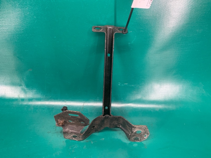 Кронштейн замка капота 6 GG 02-07 2003 2.3 Кронштейн замка капота 6 GG 02-07 2003 2.3