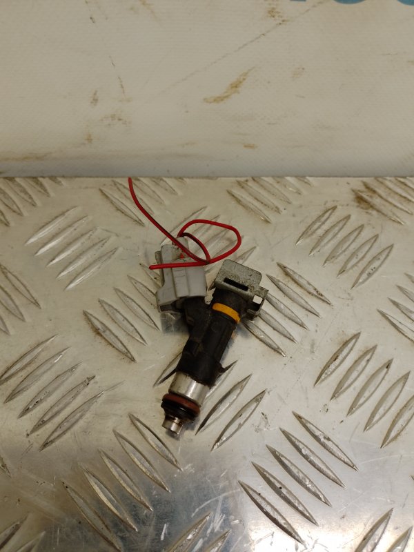 Форсунка топливная INFINITI M35/M45 04-10 16600-CD700 Б/У