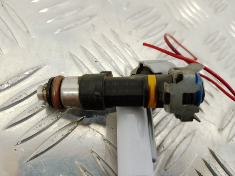 Форсунка топливная INFINITI M35/M45 04-10