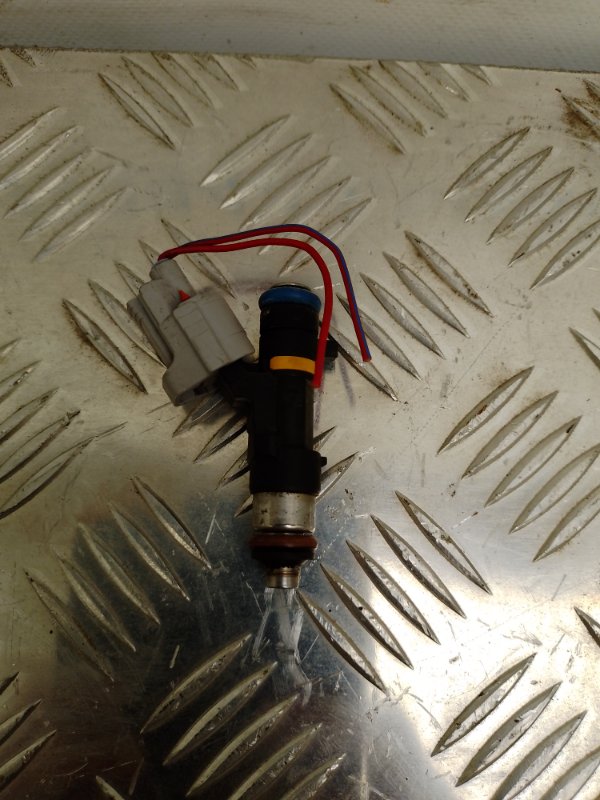 Форсунка топливная INFINITI M35/M45 04-10 16600-CD700 Б/У