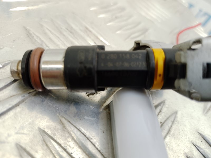 Форсунка топливная INFINITI M35/M45 04-10