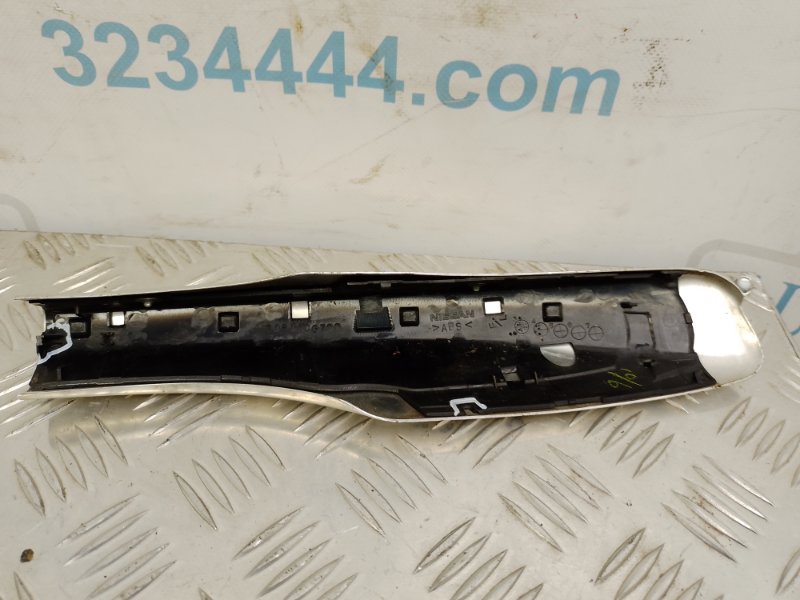 Заглушка рейлинга передняя левая FX S50 03-08 Заглушка рейлинга передняя левая FX S50 03-08