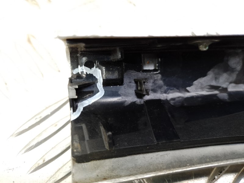 Заглушка рейлинга передняя левая FX S50 03-08 Заглушка рейлинга передняя левая FX S50 03-08