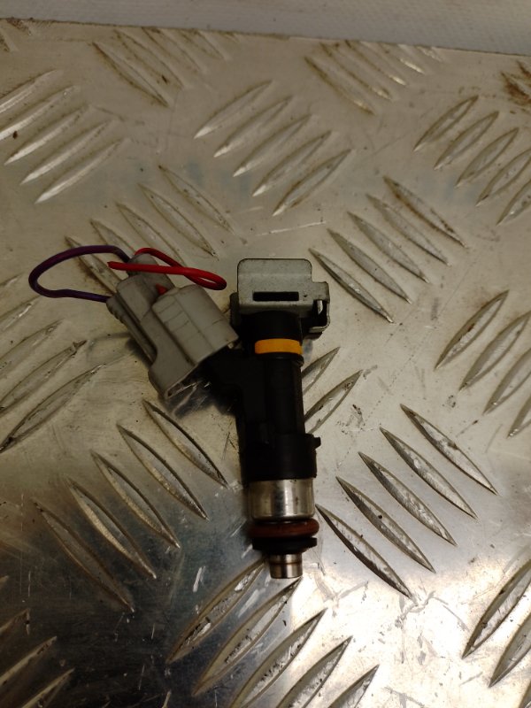 Форсунка топливная INFINITI M35/M45 04-10 16600-CD700 Б/У