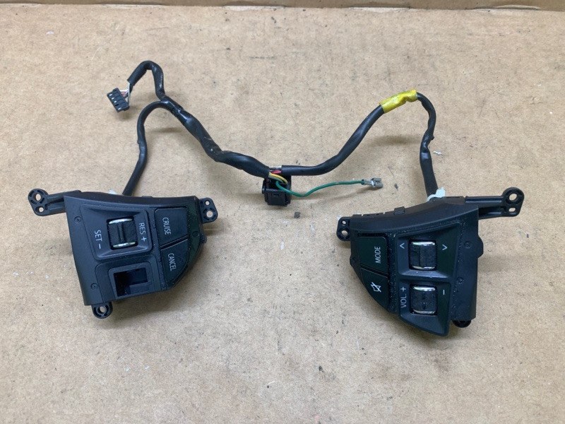 Кнопки на руль SUZUKI KIZASHI 09-14 2011 J24B Б/У