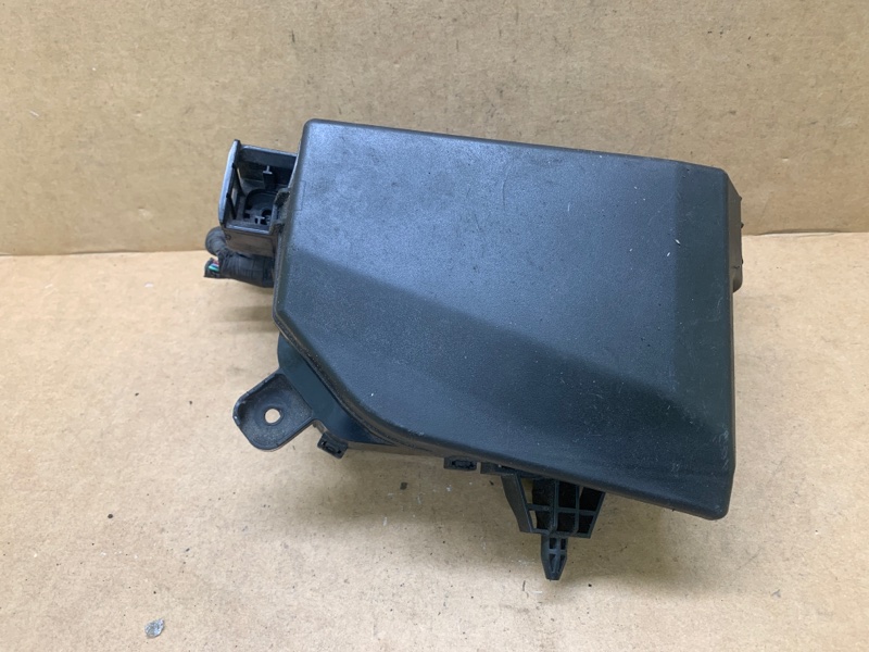 Блок предохранителей моторный отсек SUZUKI KIZASHI 09-14 2011 J24B 36738-57L00 Б/У