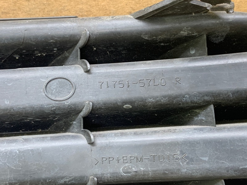 Заглушка ПТФ передняя правая SUZUKI KIZASHI 09-14 J24B Заглушка ПТФ передняя правая SUZUKI KIZASHI 09-14 J24B