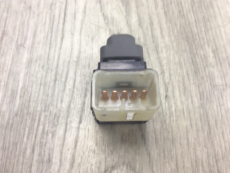 Кнопка обогрева сидений задняя правая SONATA YF 10-14 2013 YF 2.4 G4KK