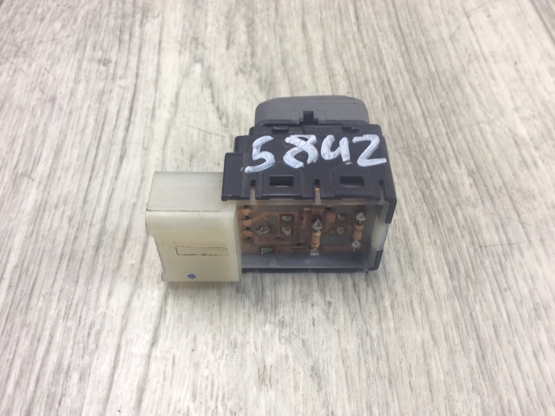 Кнопка обогрева сидений задняя правая HYUNDAI SONATA YF 10-14 YF 2.4 G4KK