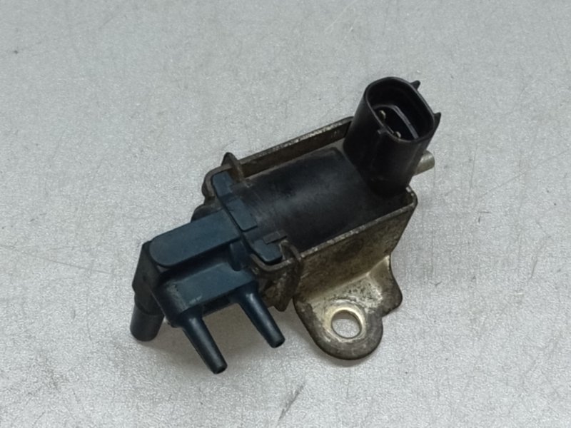 Запчасть клапан электромагнитный (вакуумный) TOYOTA CAMRY 40 06-11 2009 3.5 2GR-FE 90910-12204 Б/У Клапан электромагнитный (вакуумный) TOYOTA CAMRY 40 06-11 2009 3.5 2GR-FE 90910-12204 Б/У