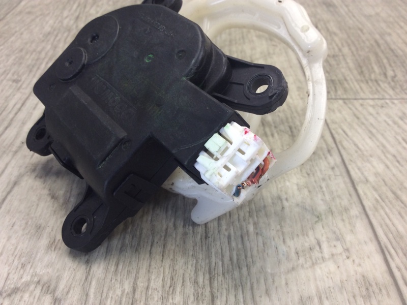 Моторчик заслонки печки KIA FORTE/CERATO TD 08-13 TD 2.0 G4KD