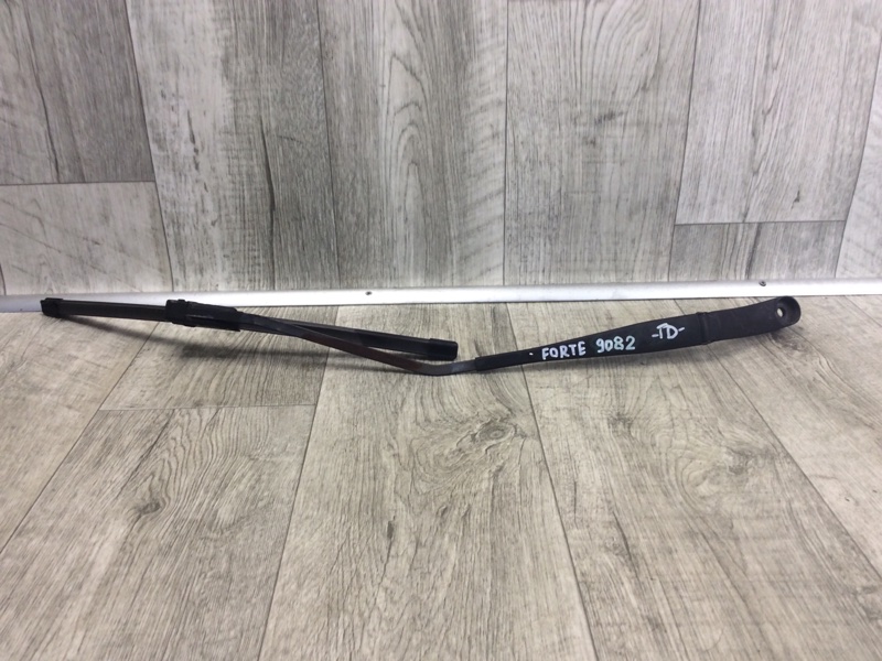 Поводок стеклоочистителя передний правый KIA FORTE/CERATO TD 08-13 2011 TD 2.0 G4KD 983201M000 Б/У