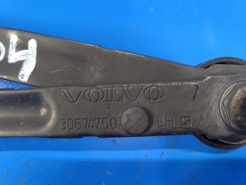 Петля капота левая XC90 02–16 2008 3.2L