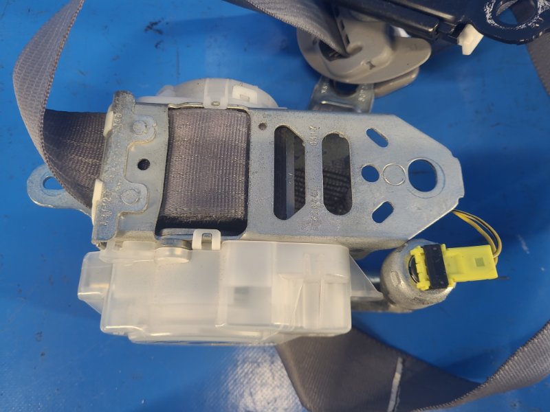 Ремень безопасности передний правый TOYOTA CAMRY 40 06-11 3.5 2GR-FE Ремень безопасности передний правый TOYOTA CAMRY 40 06-11 3.5 2GR-FE