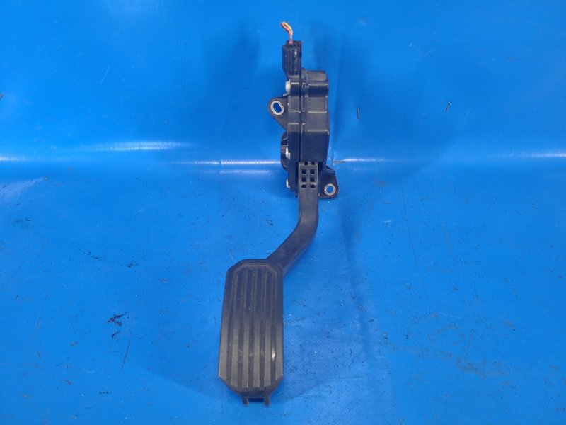 Запчасть педаль газа TOYOTA CAMRY 40 06-11 2007 3.5 2GR-FE 7811007010 Б/У Педаль газа TOYOTA CAMRY 40 06-11 2007 3.5 2GR-FE 7811007010 Б/У
