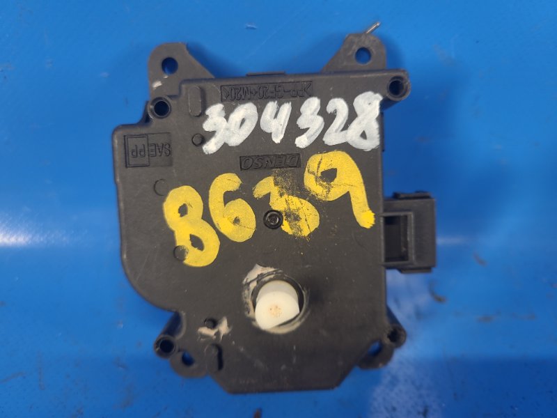 Запчасть моторчик заслонки печки TOYOTA CAMRY 40 06-11 2007 3.5 2GR-FE 87106-35170 Б/У Моторчик заслонки печки TOYOTA CAMRY 40 06-11 2007 3.5 2GR-FE 87106-35170 Б/У