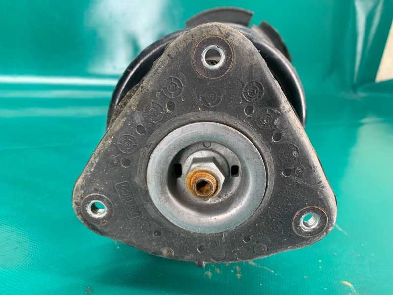 Амортизатор передний правый FOCUS 10-18 2016 2.0 XQDA