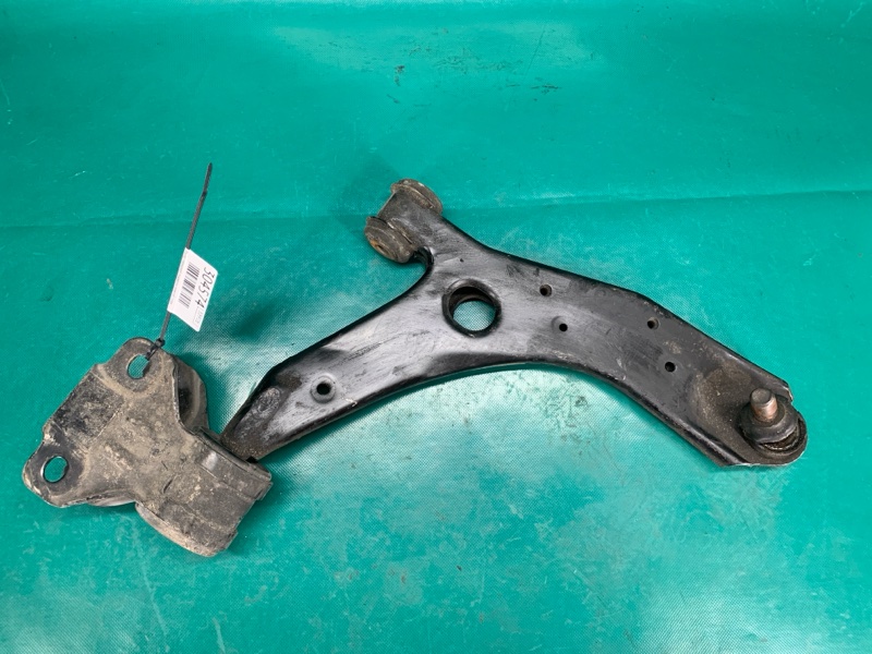 Рычаг передней подвески нижний правый MAZDA 3 BL 09-13 2010 2.0 LF BBM2-34-300 Б/У