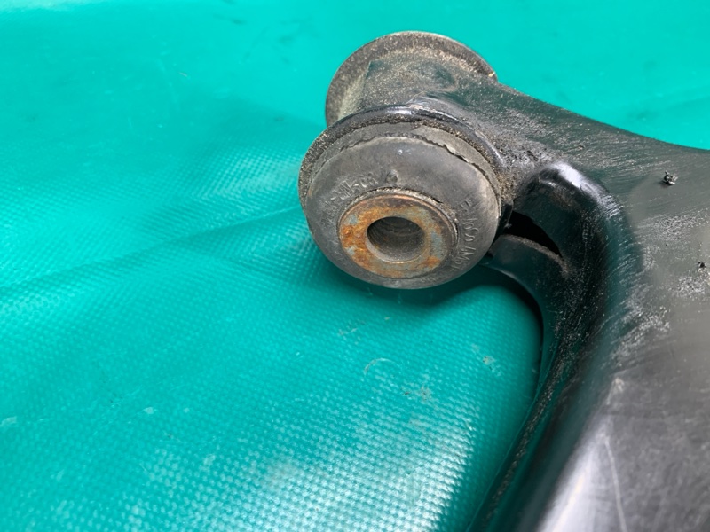 Рычаг передней подвески нижний правый 3 BL 09-13 2010 2.0 LF