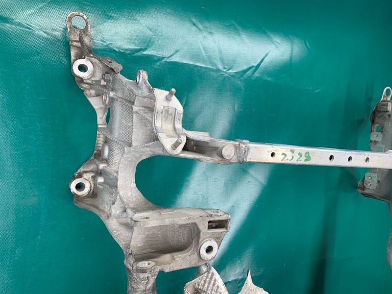 Балка передней подвески Q5 08-16 2011 CAEB 2.0T Балка передней подвески Q5 08-16 2011 CAEB 2.0T