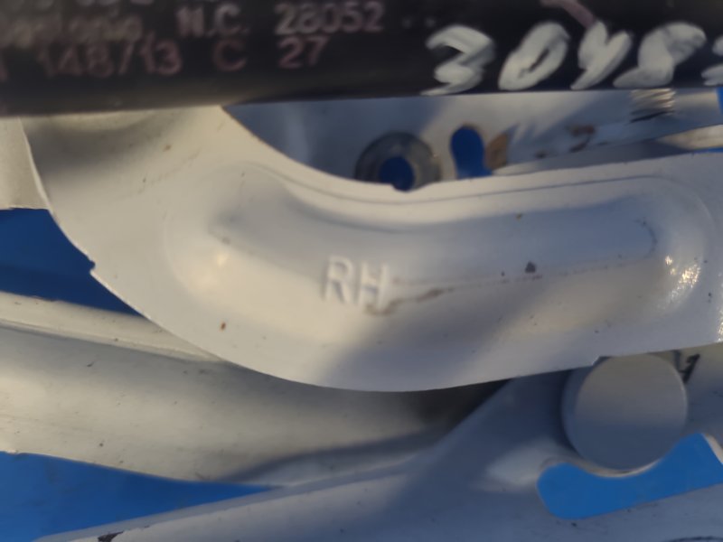 Петля крышки багажника правая CHRYSLER 200 10-14 3.6 ERB