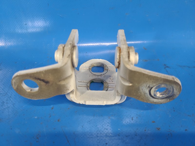 Петля двери верхняя передняя левая 200 10-14 2013 3.6 ERB