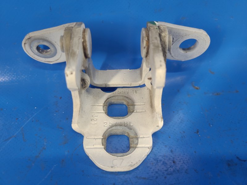Запчасть петля двери верхняя задняя левая CHRYSLER 200 10-14 2013 3.6 ERB 5074257AB Б/У Петля двери верхняя задняя левая CHRYSLER 200 10-14 2013 3.6 ERB 5074257AB Б/У