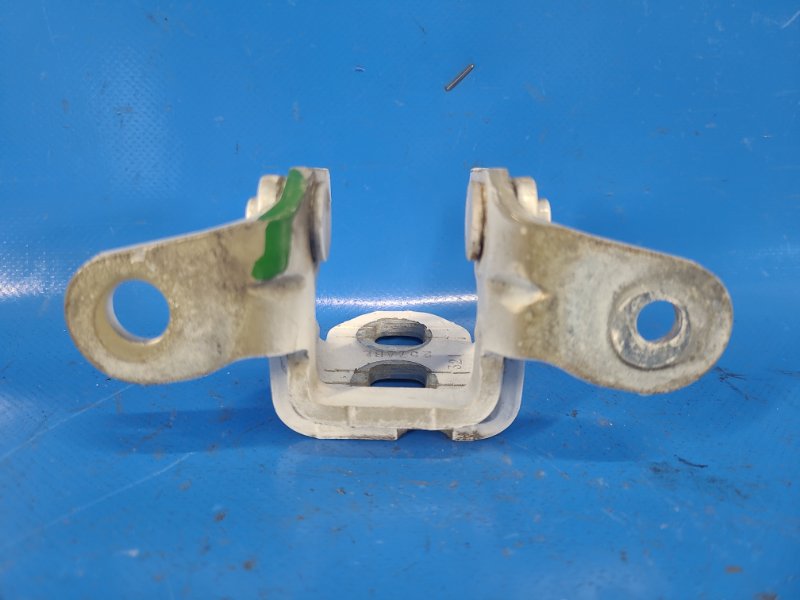 Петля двери верхняя задняя левая 200 10-14 2013 3.6 ERB Петля двери верхняя задняя левая 200 10-14 2013 3.6 ERB