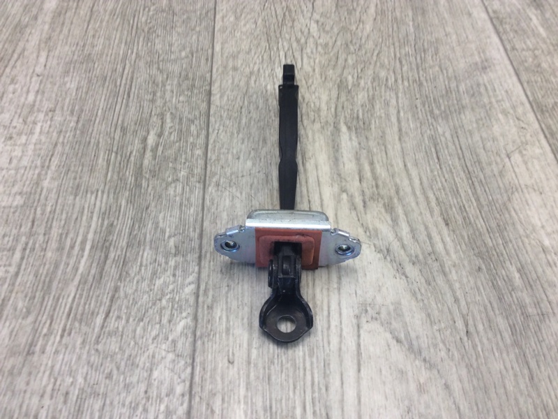 Запчасть ограничитель двери передний правый KIA FORTE/CERATO TD 08-13 2011 TD 2.0 G4KD 793901M000 Б/У Ограничитель двери передний правый KIA FORTE/CERATO TD 08-13 2011 TD 2.0 G4KD 793901M000 Б/У