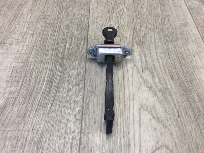 Ограничитель двери передний правый FORTE/CERATO TD 08-13 2011 TD 2.0 G4KD Ограничитель двери передний правый FORTE/CERATO TD 08-13 2011 TD 2.0 G4KD