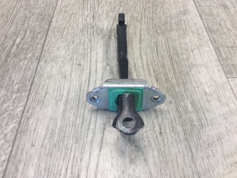 Запчасть ограничитель двери задний левый KIA FORTE/CERATO TD 08-13 2011 TD 2.0 G4KD 794801M000 Б/У Ограничитель двери задний левый KIA FORTE/CERATO TD 08-13 2011 TD 2.0 G4KD 794801M000 Б/У