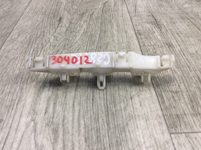 Кронштейн переднего бампера (на крыле) левый OUTLANDER XL 05-13 2010 3.0 6B31