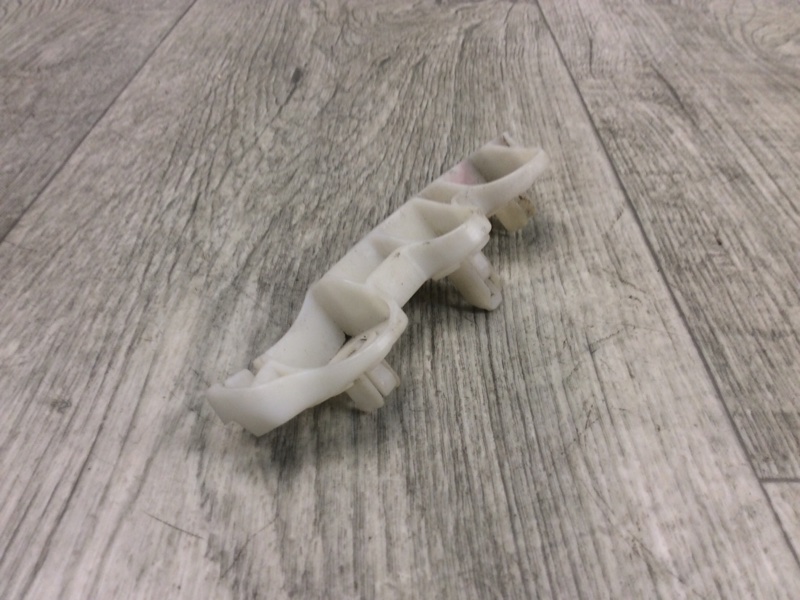 Кронштейн переднего бампера (на крыле) левый MITSUBISHI OUTLANDER XL 05-13 3.0 6B31