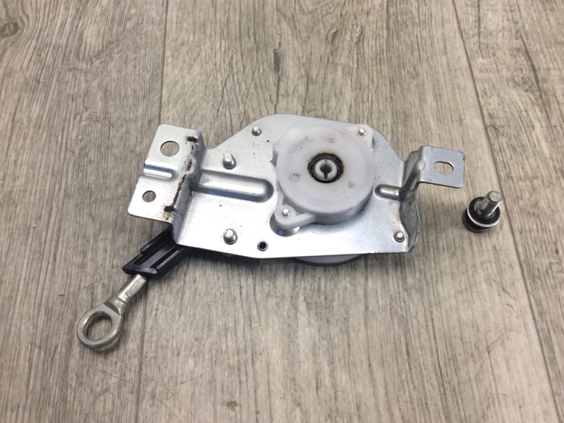 Трос замка багажника левый MITSUBISHI OUTLANDER XL 05-13 3.0 6B31