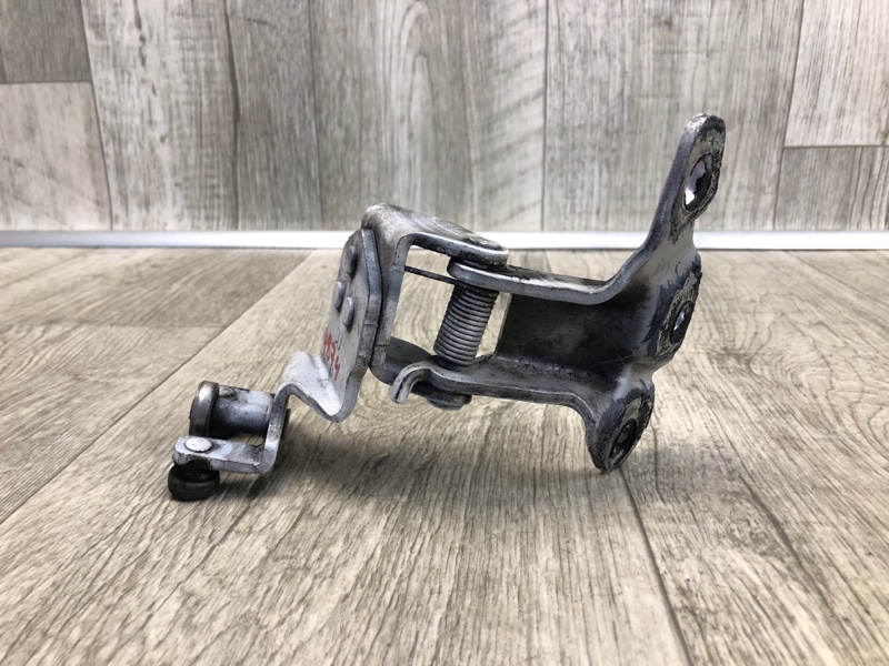 Ролик сдвижной двери средний правый NV200 USA 13- 2013 2.0 MR20DE