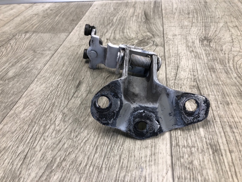 Ролик сдвижной двери средний правый NV200 USA 13- 2013 2.0 MR20DE