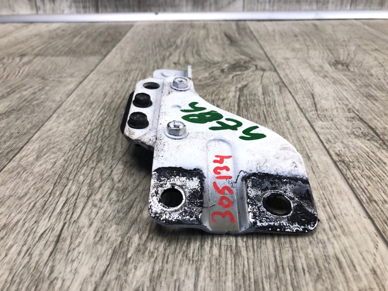 Ролик сдвижной двери верхний правый NV200 USA 13- 2013 2.0 MR20DE