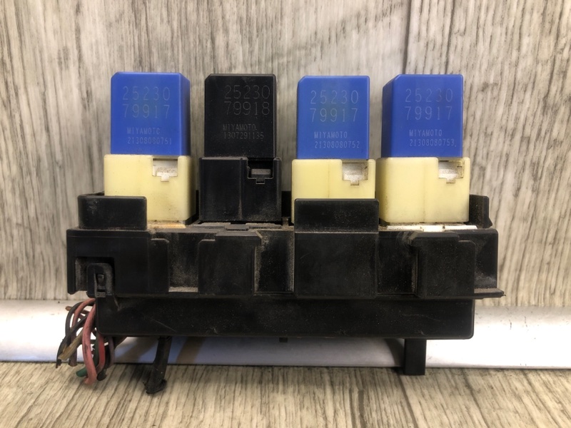 Блок предохранителей моторный отсек NISSAN NV200 USA 13- 2013 2.0 MR20DE 24388-WL100 Б/У