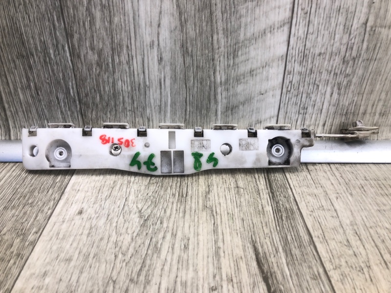 Кронштейн заднего бампера правый NISSAN NV200 USA 13- 2013 2.0 MR20DE 85228-3LM0A Б/У