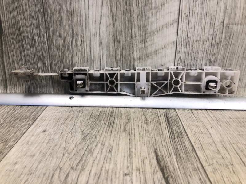 Кронштейн заднего бампера правый NV200 USA 13- 2013 2.0 MR20DE